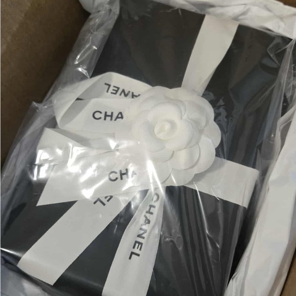 Chanel heart bag charm - Picture 3 of 7